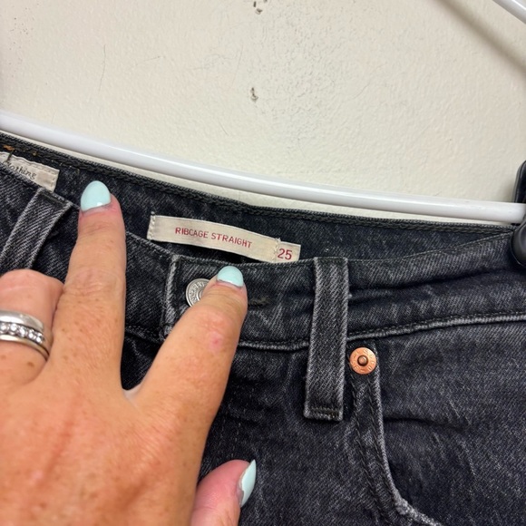 Levi’s Ribcage Straight Ankle Jeans - Picture 9 of 11